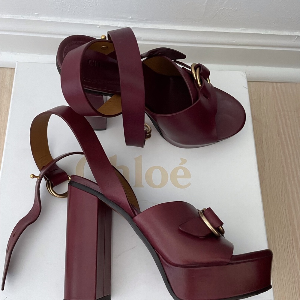 Chloe buckled leather platform sandal